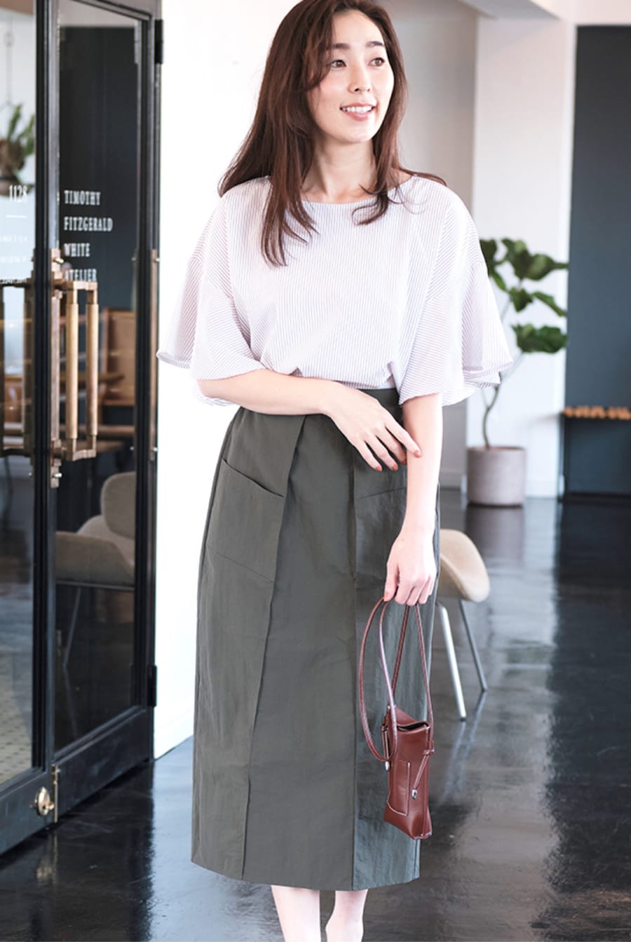 襟付きブラウス×スカートの清楚系コーデ