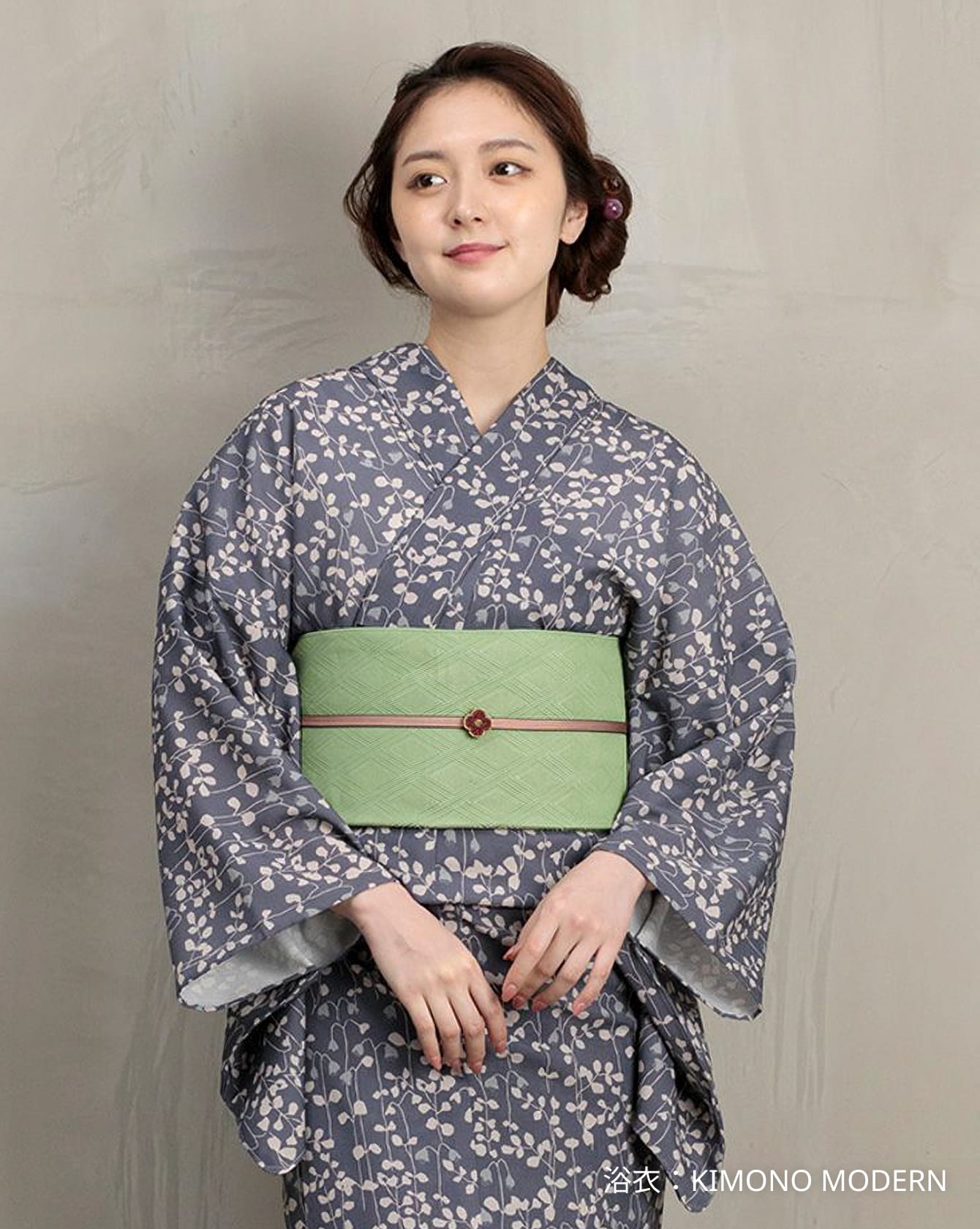 ツイードのジャケットスタイルの卒業式・入学式のお洋服をレンタルで借りて着用している母親（ママ）の写真