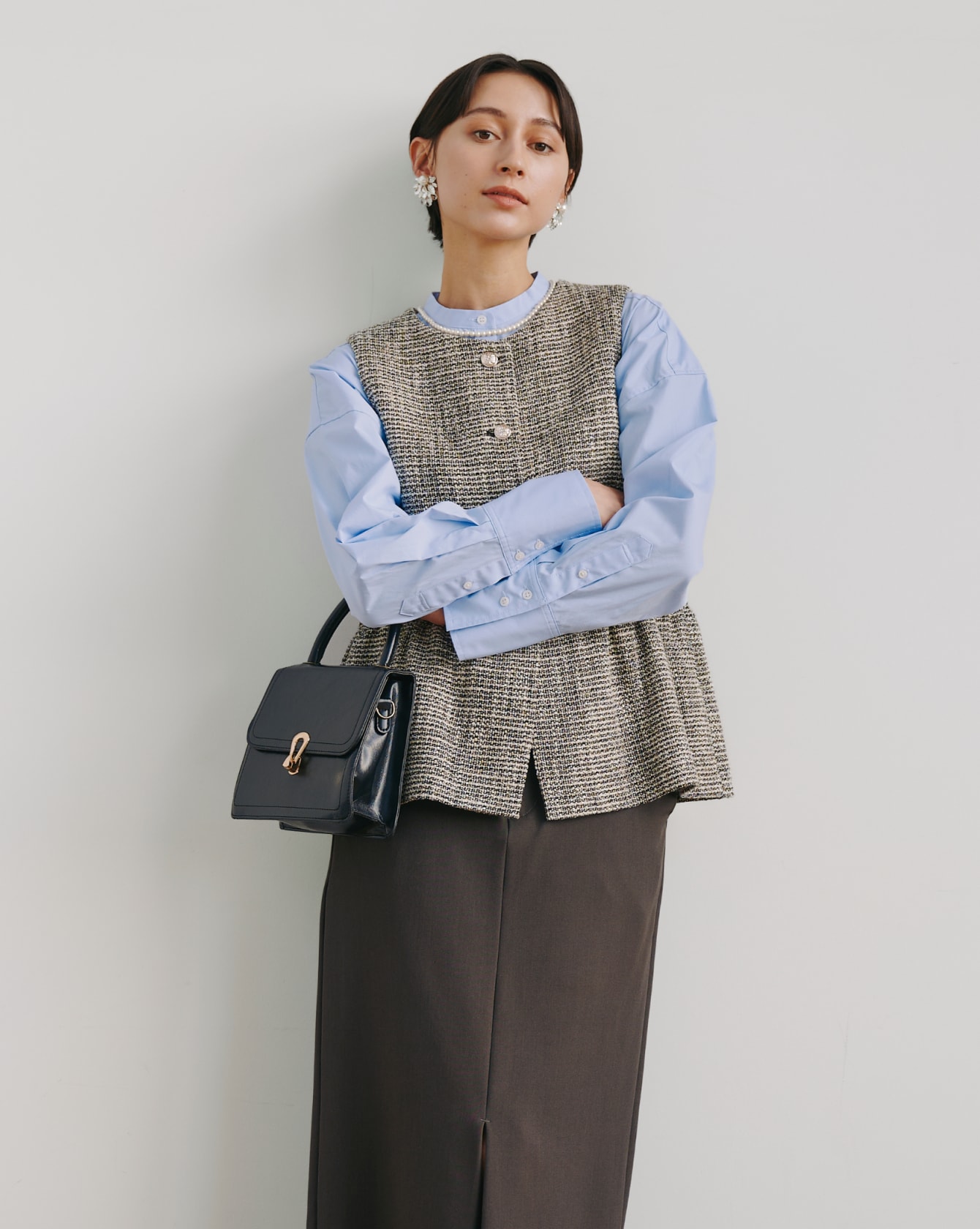 ツイードのジャケットスタイルの卒業式・入学式のお洋服をレンタルで借りて着用している母親（ママ）の写真