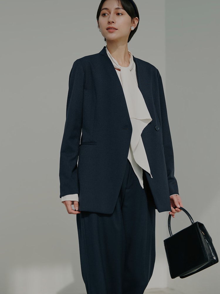 卒業式・入学式のお洋服をレンタルで借りて着用している母親（ママ）の写真