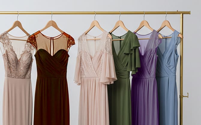 フォーマルから華やかなパーティーシーンまで。多彩なラインナップから、あなただけの特別な一着を。