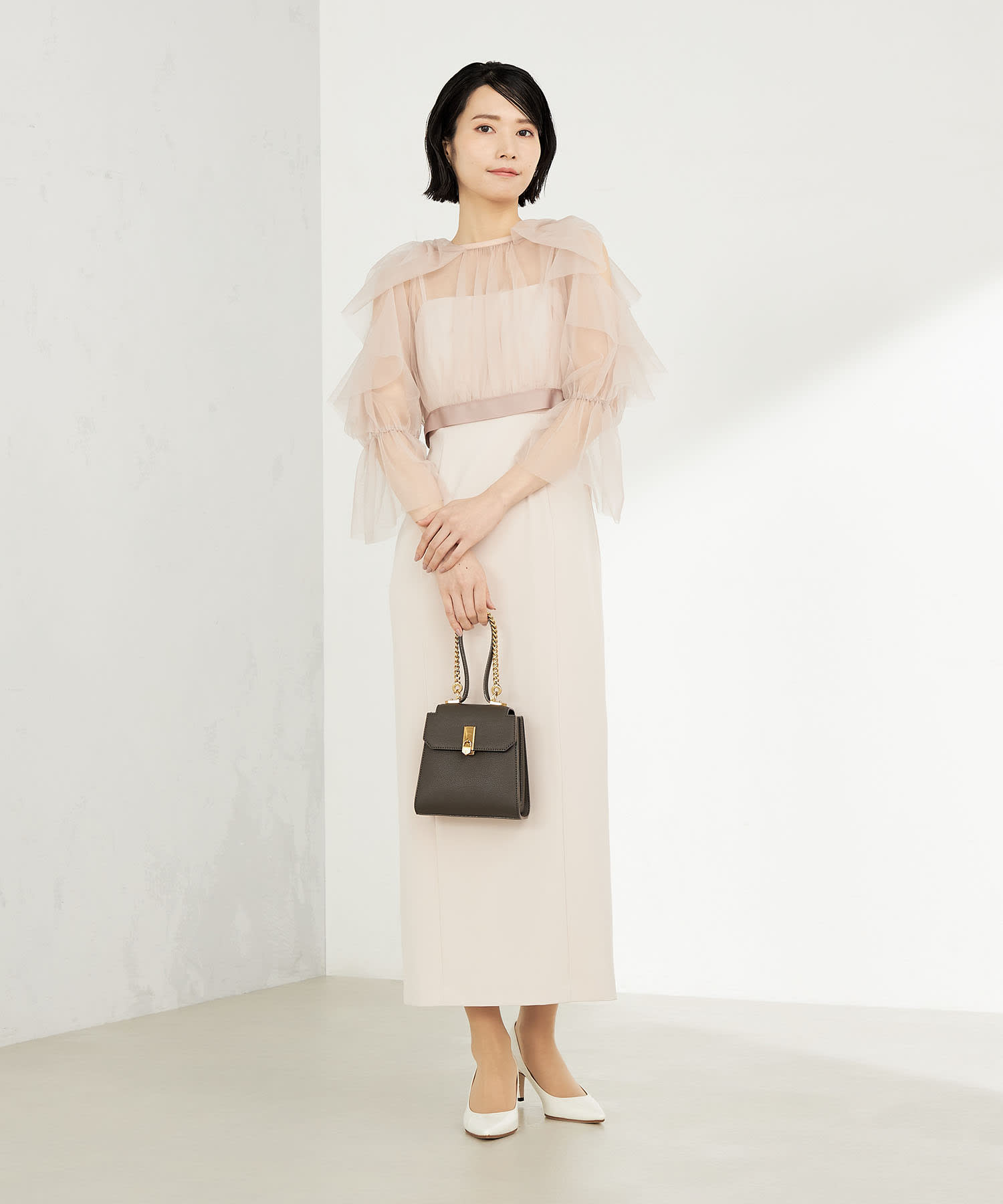 結婚式・二次会向けのSNIDEL(スナイデル)のピンクベージュのレンタルパーティドレスの画像
