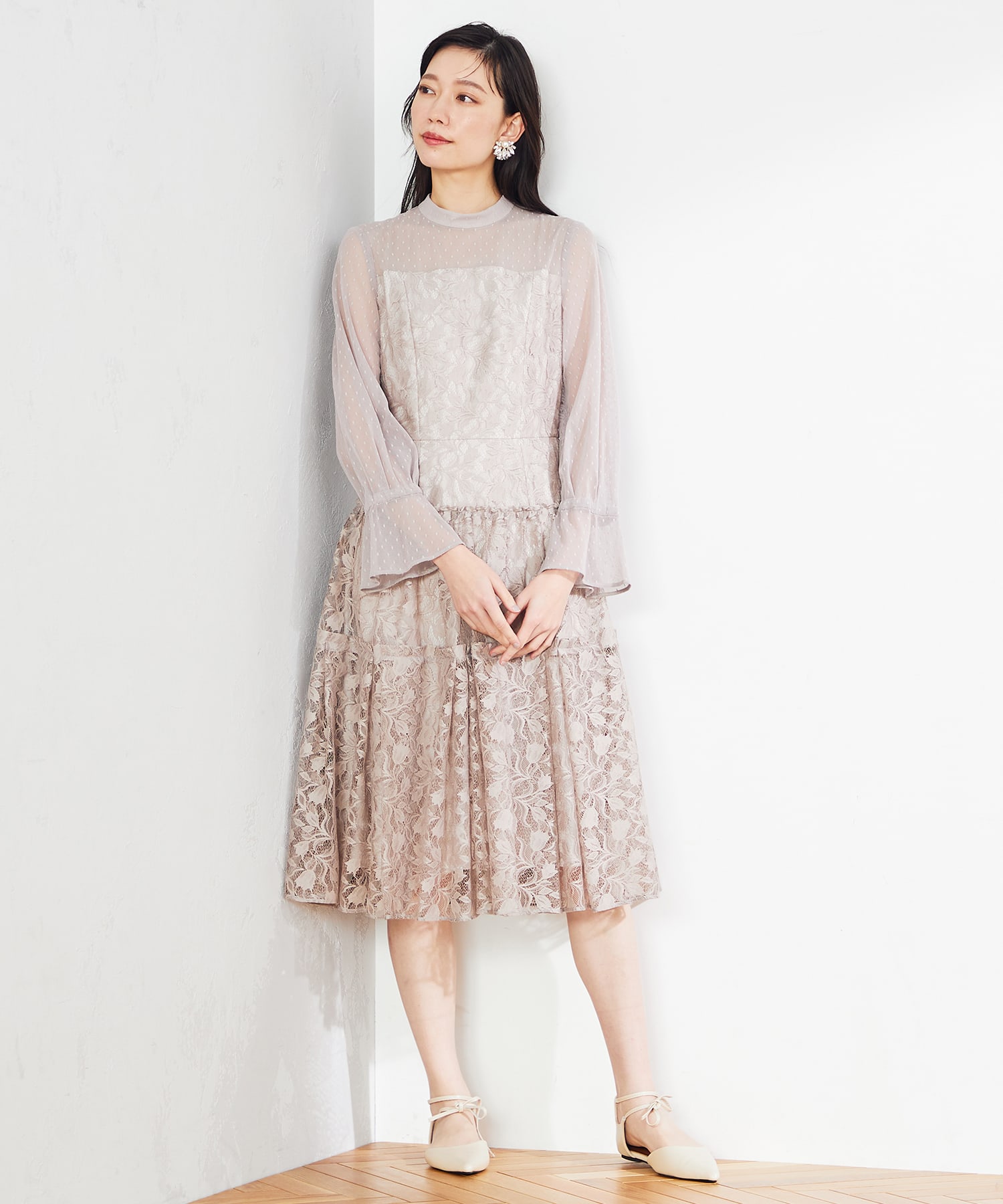 結婚式・二次会向けの23区(ニジュウサンク)のベージュのレンタルパーティドレスの画像
