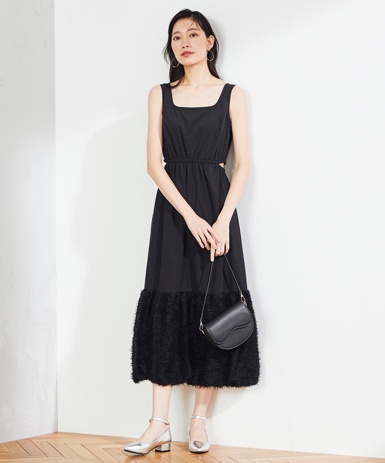 結婚式・二次会向けのViS(ビス)の黒色のレンタルパーティドレスの画像