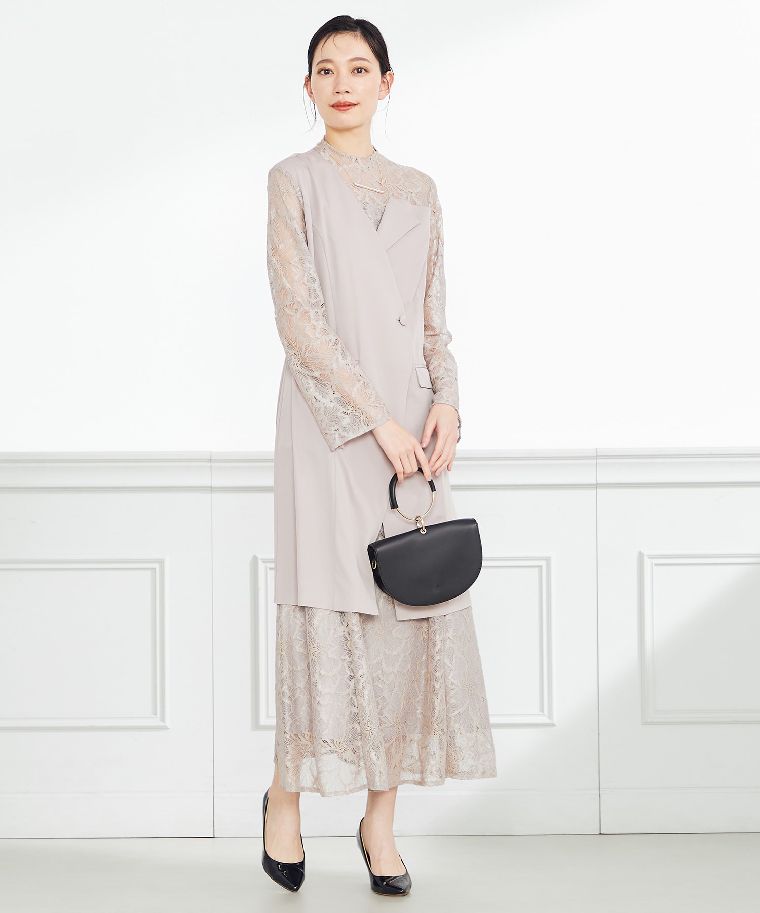 結婚式・二次会向けのCallarus(カラルス)のグレージュのレンタルパーティドレスの画像